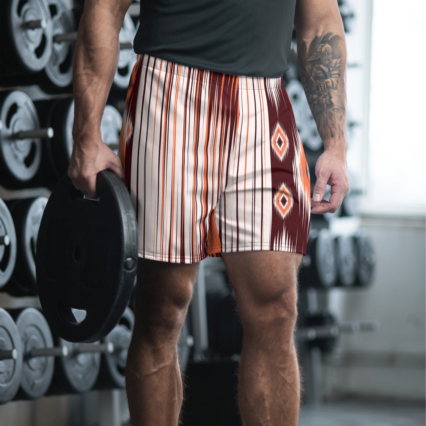 Braune Herren-Shorts mit Azteken-Print